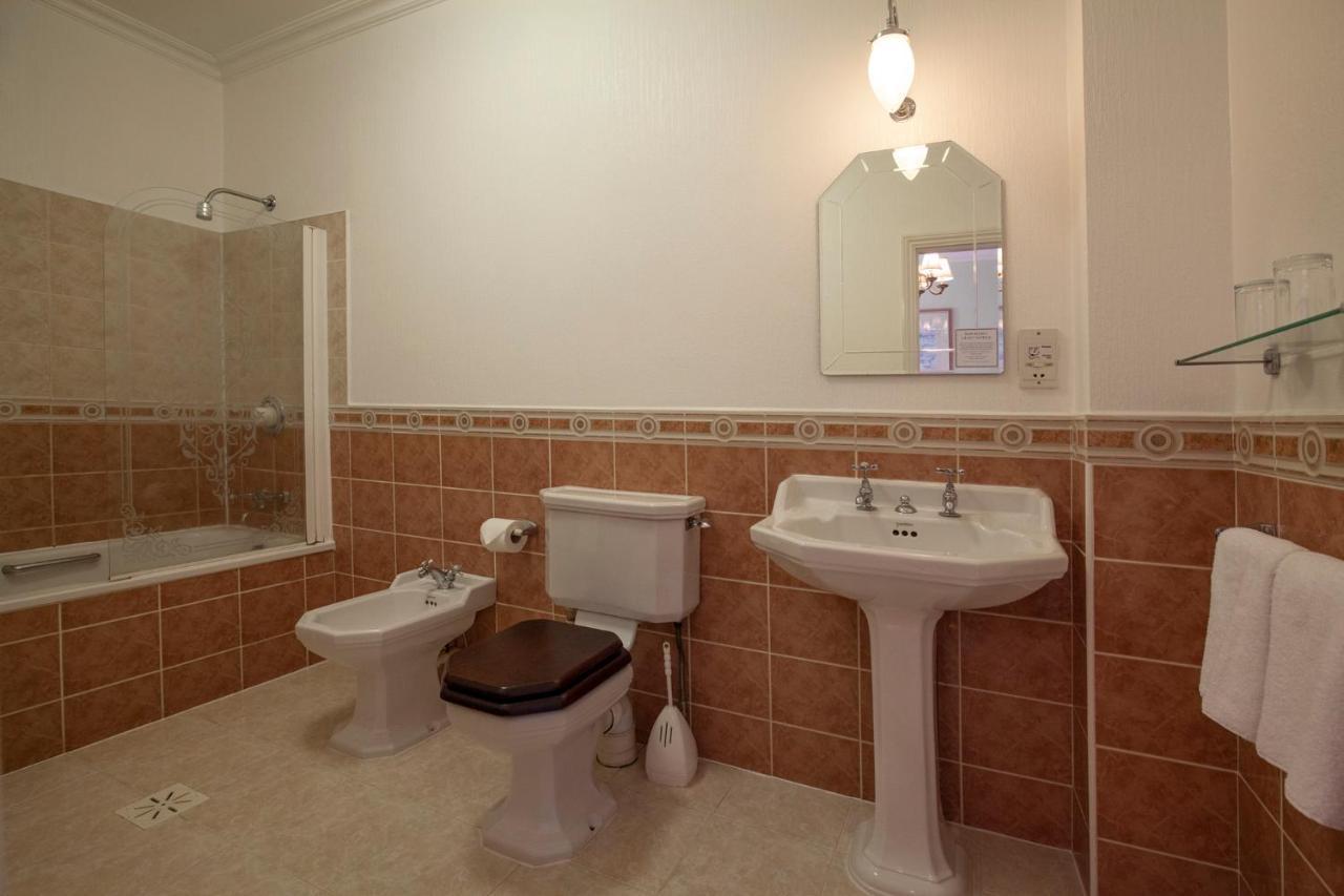 Arundel House Hotel CBG