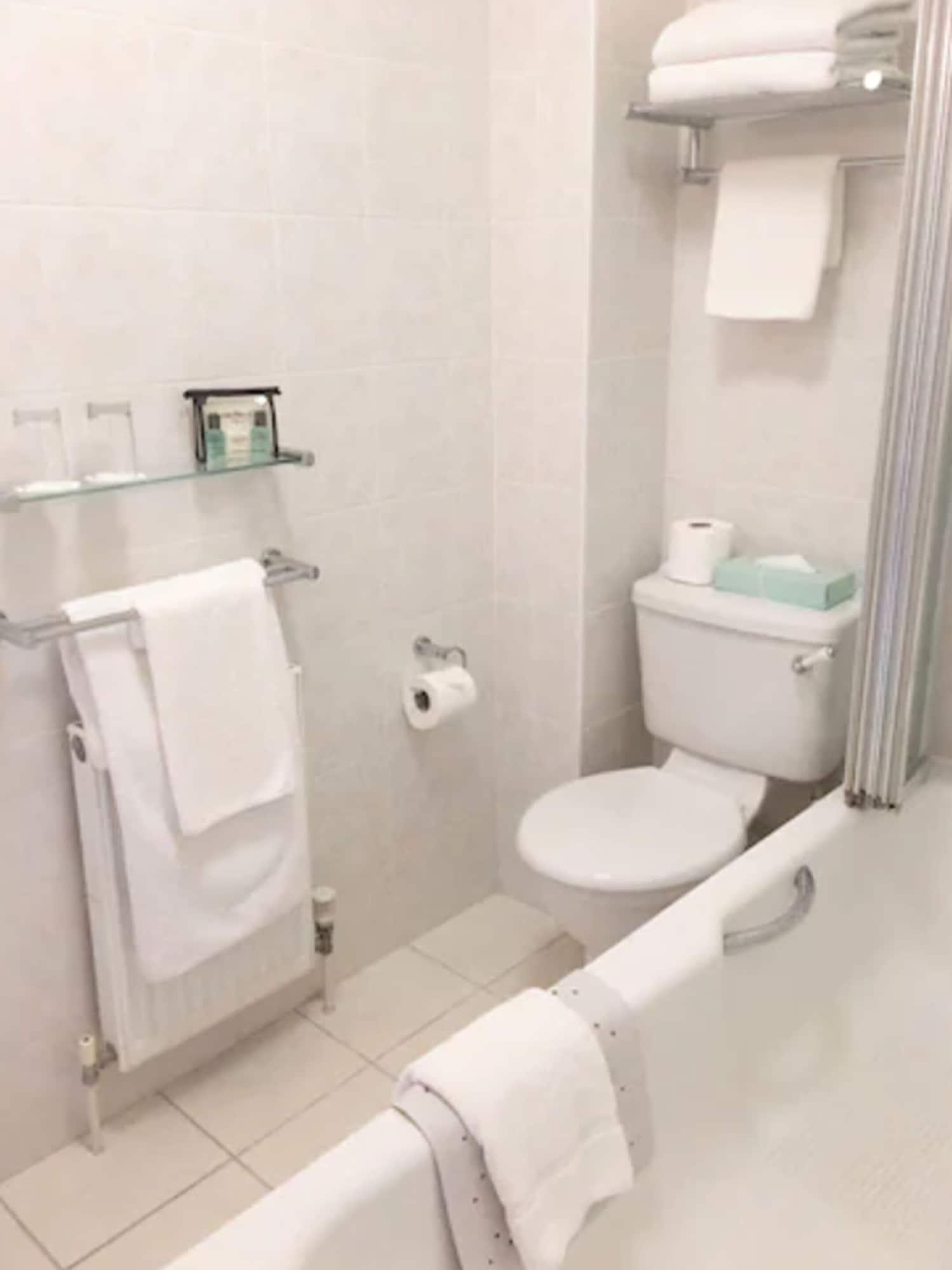 Arundel House Hotel CBG