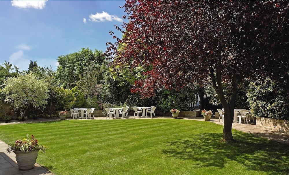 Arundel House 3*