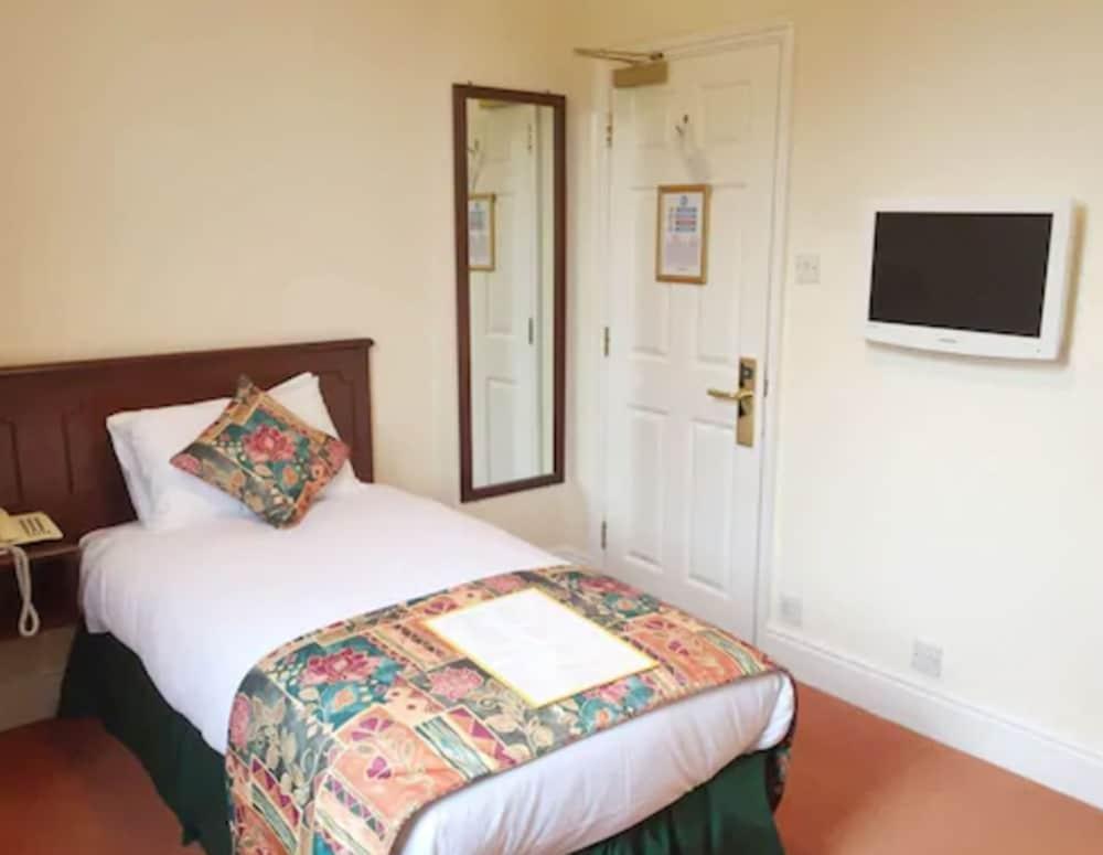 Arundel House Hotel 3*